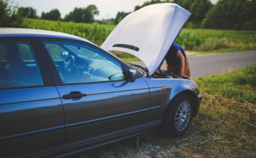 Las cuatro causas que suelen dejar tirado a un coche en carretera