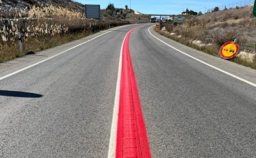 ¿Sabes qué significa esta línea roja en la carretera?