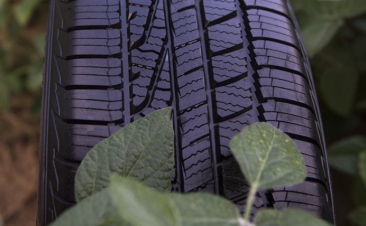 ¿Sabes por qué los neumáticos son de color negro?