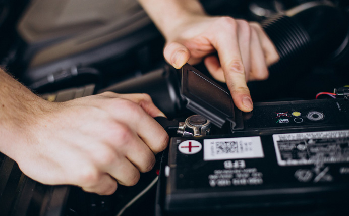 Cómo desconectar la batería del coche de forma segura